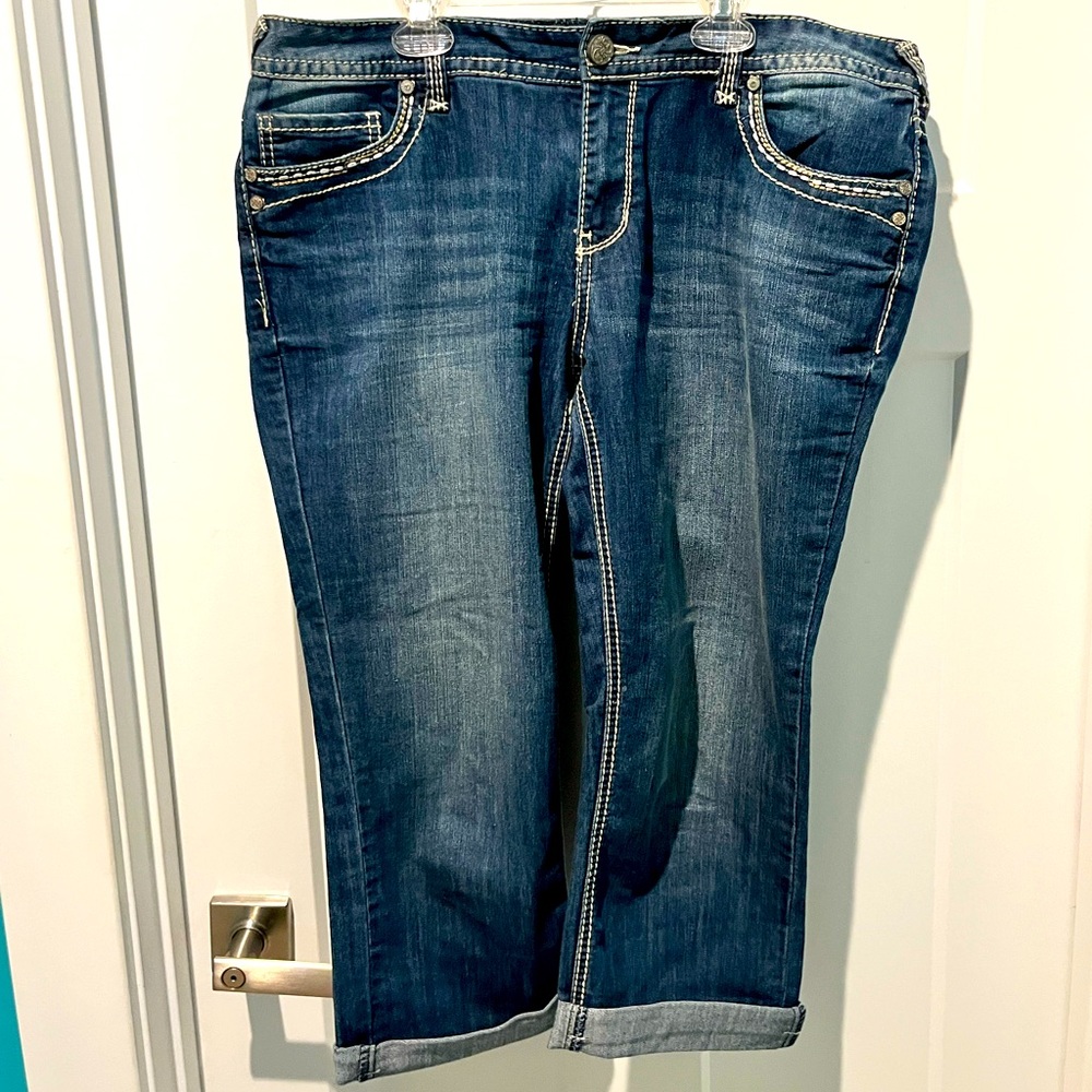 Classic Blue Women's Cropped Jeans